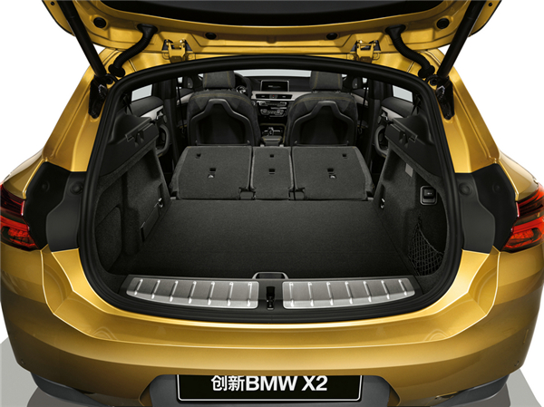 (北京)8月14日至17日,创新BMW X2媒体试驾活动在北京举行。作为BMW X家族中最“炫酷”的新成员,创新BMW X2以创新的车型概念和突破性的设计语言一举开辟全新细分市场,并打破轿跑车与SAV的界限,用大胆而耀眼的色彩彰显不拘一格的个性,却又保留了BMW最纯粹的驾驶乐趣和功能性,成为“反其道而型”的潮流决定者。它为引领潮流、敢于突破的城市年轻一代而来,而此次活动正是一场不拘一格的自由之旅和打破桎梏的盛宴狂欢。与创新BMW X2一起勇敢追逐自己内心
