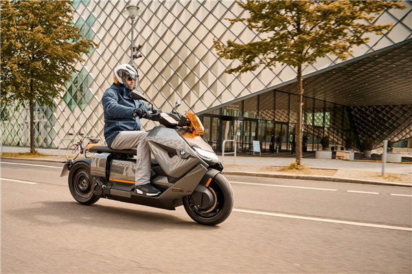 全新BMW CE 04摩托车全球首发 开启都市两轮出行新篇章