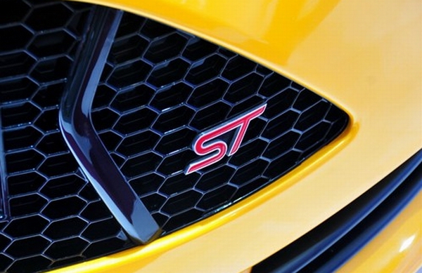 听发动机咆哮!福克斯ST配声浪传导系统 苏州车