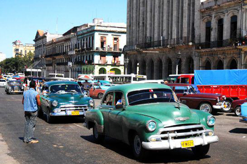 哈瓦那:形形色色的公共交通工具 苏州车网--上