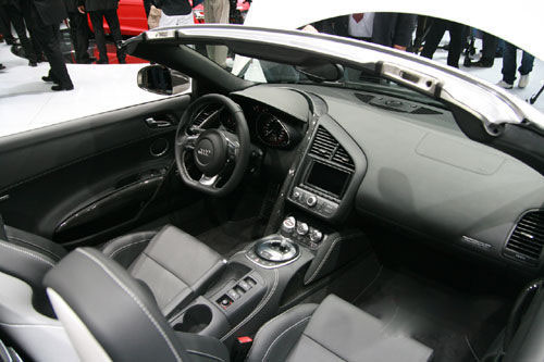 奥迪推新款后置V10发动机R8 Spyder轿车--上