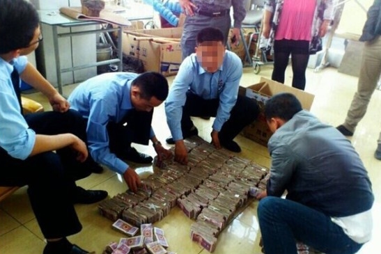 数钱数到手抽筋 市民提400捆五毛钱买车 苏州