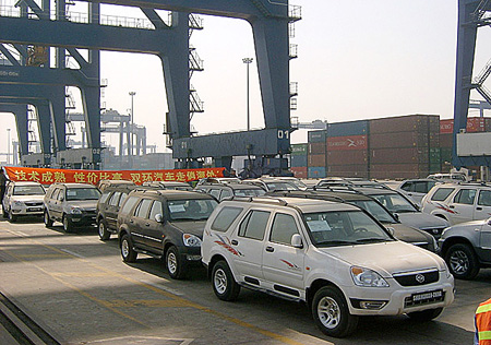 双环汽车出口利比亚1200台首批天津港装船