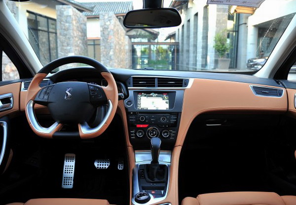 外观个性/搭1.6t发动机 ds6今日将上市