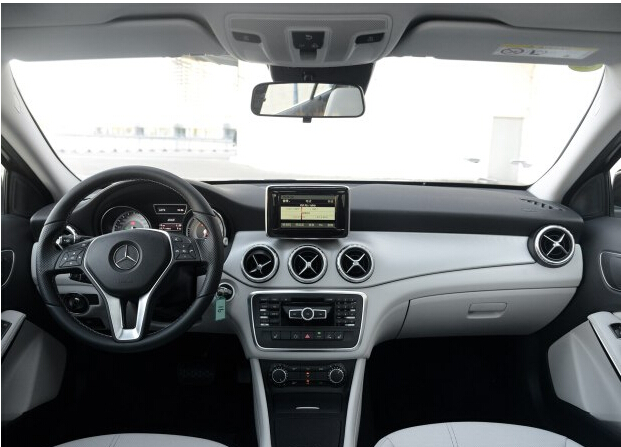 上海车展亮相 国产奔驰gla级正式下线